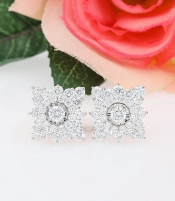 Picture of 4.42 Carat Round Diamond Gold Stud Earrings